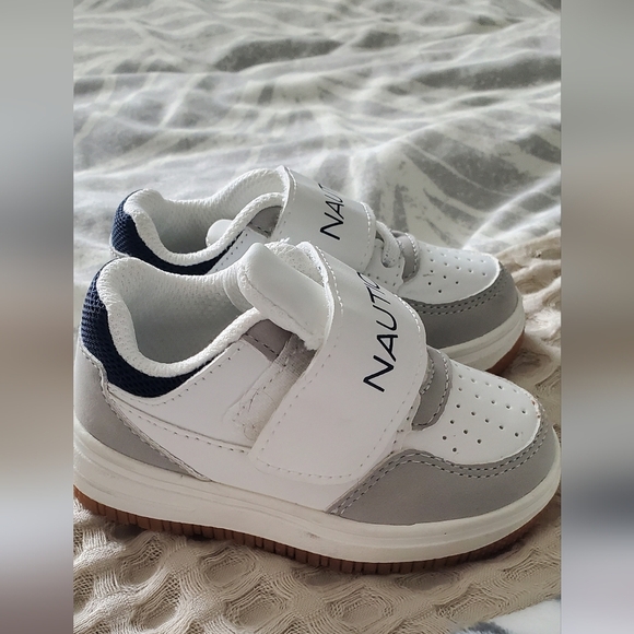 Nautica Kids White and Gray Shoes - Picture 2 of 3